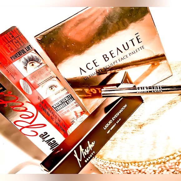 Makeup Bundle - Picture 1 of 7